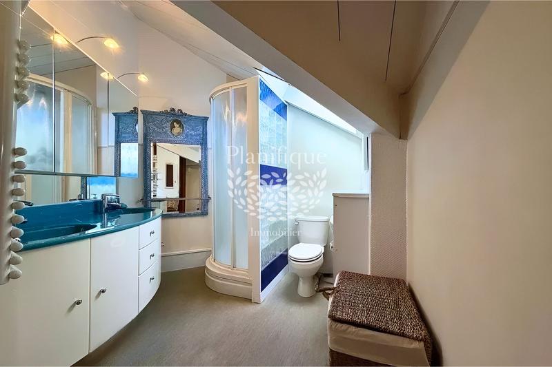 Maison - 306 m² - 7 pièces