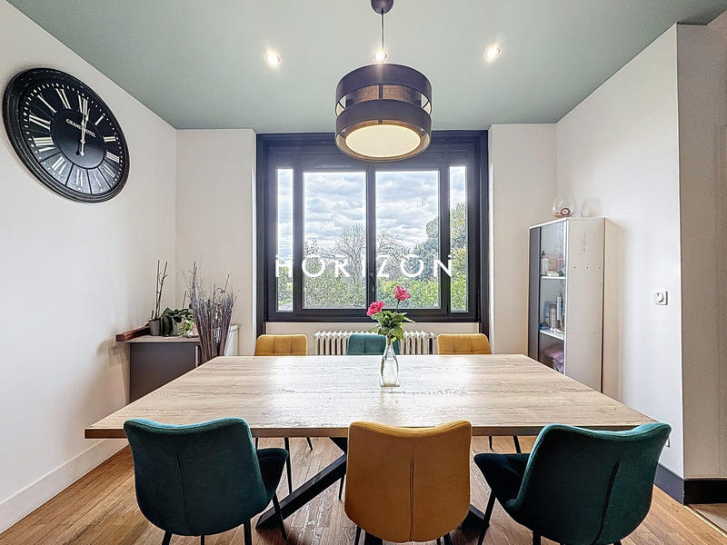 Maison - 202 m² - 7 pièces