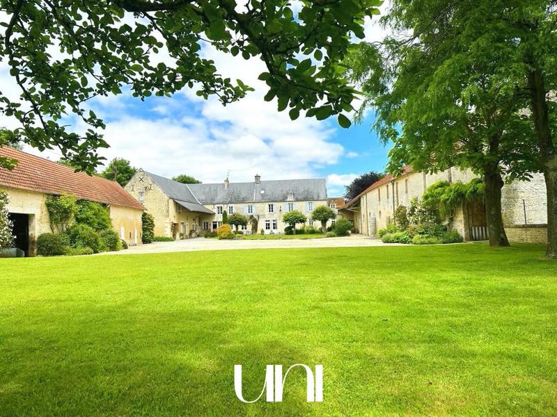 Propriété - 285 m² - 9 pièces