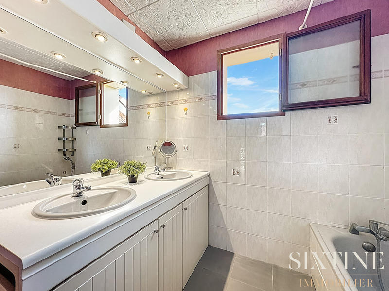 Maison - 137 m² - 1 pièce