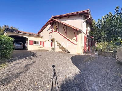 Maison - 294 m² - 10 pièces