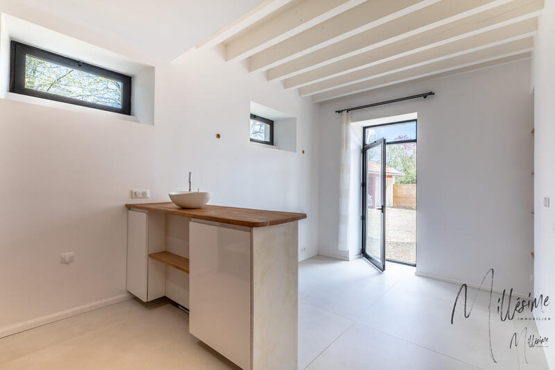 Maison - 242 m² - 1 pièce