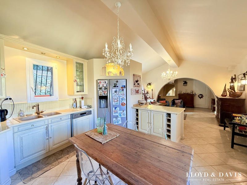 Maison - 168 m² - 7 pièces