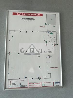Entrepôt - 2 220 m²