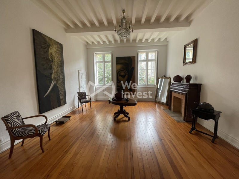 Maison - 331 m² - 9 pièces