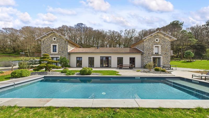 Maison - 350 m² - 9 pièces