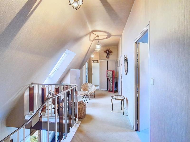 Villa - 273 m² - 9 pièces