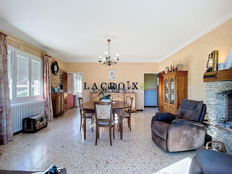 Maison - 220 m² - 8 pièces