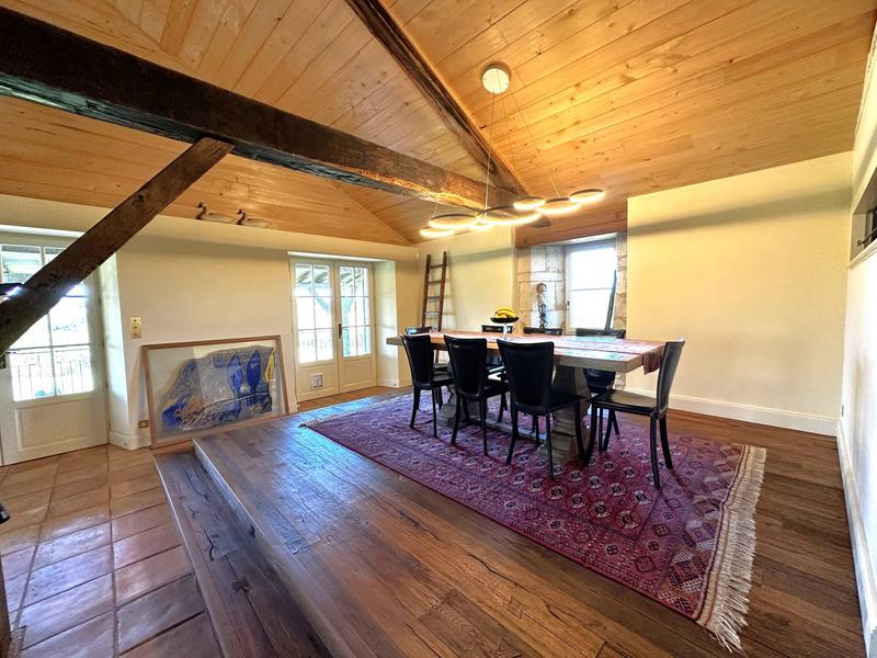 Maison traditionnelle - 471 m² - 10 pièces