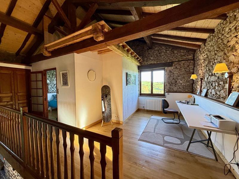 Maison - 330 m² - 8 pièces