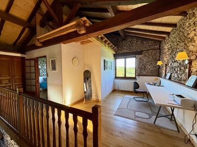 Maison - 330 m² - 8 pièces