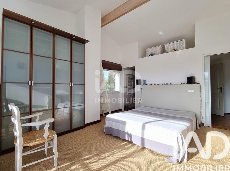 Maison - 185 m² - 8 pièces