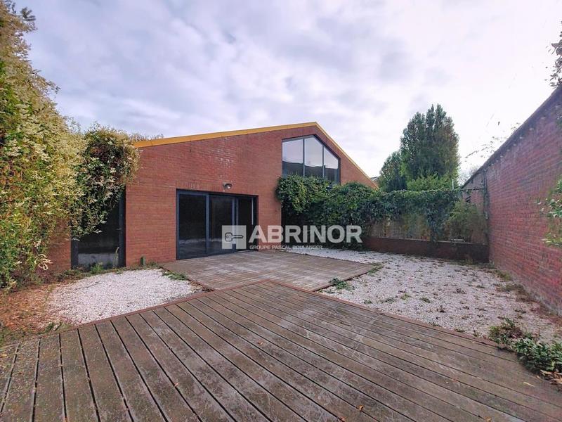 Services - 220 m² - 4 pièces