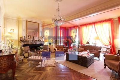 Maison - 600 m² - 15 pièces