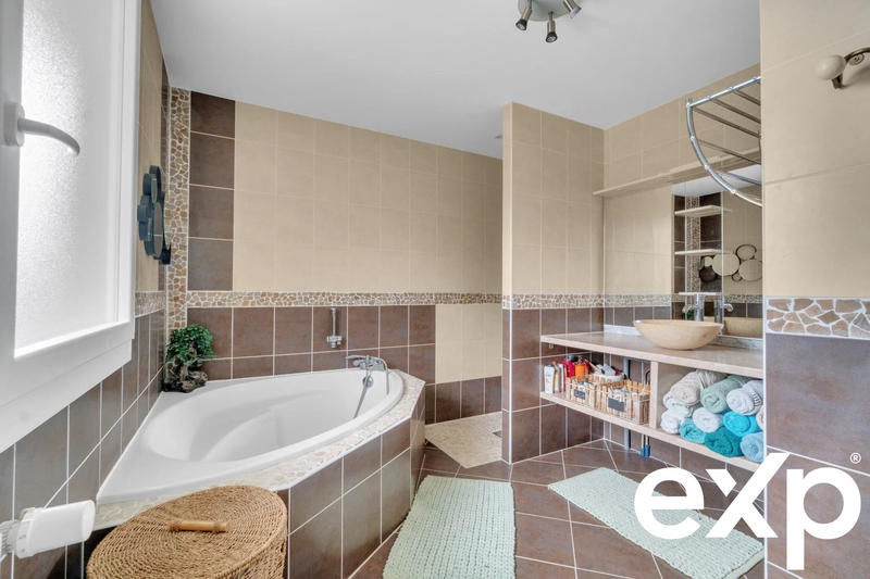 Maison - 167 m² - 6 pièces