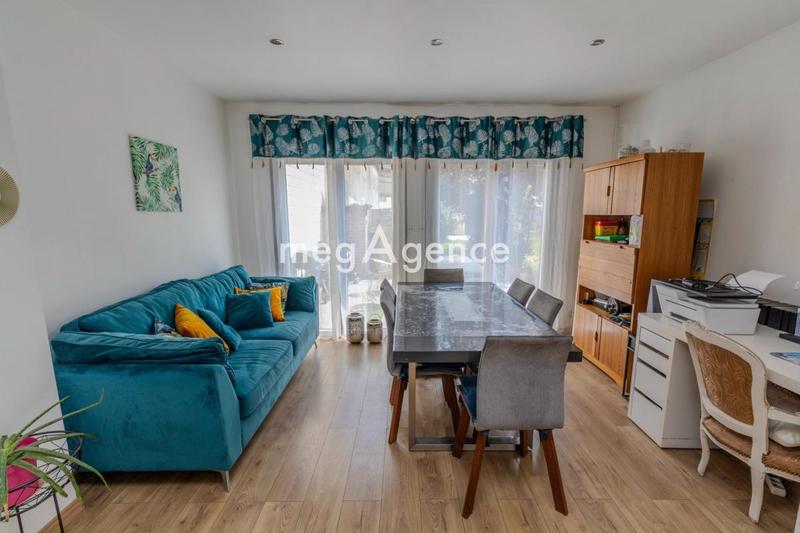 Maison - 221 m² - 8 pièces