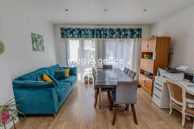 Maison - 221 m² - 8 pièces