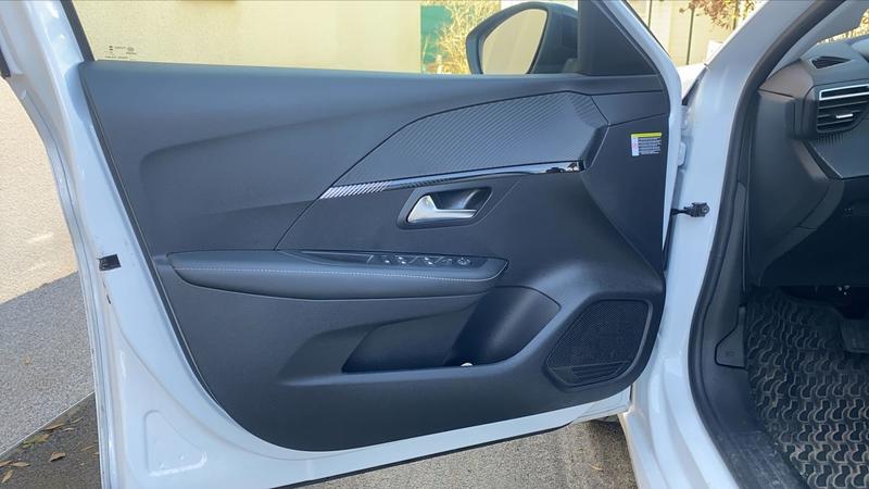 Peugeot E-208 136 50 kWh Business