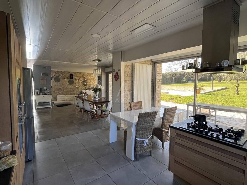 Maison d'architecte - 228 m² - 8 pièces