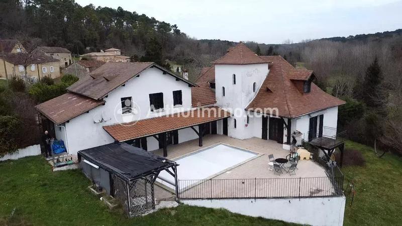 Maison - 264 m² - 9 pièces