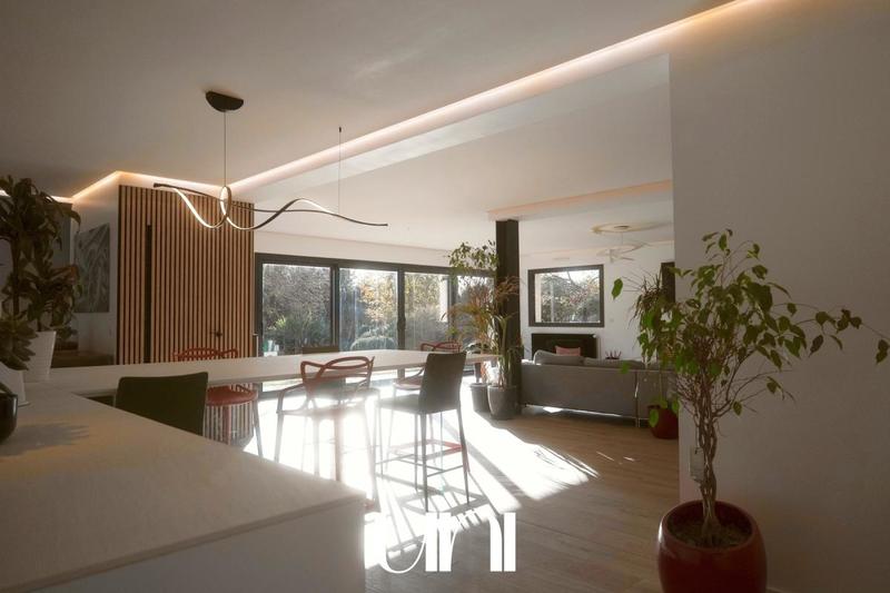 Maison - 265 m² - 8 pièces