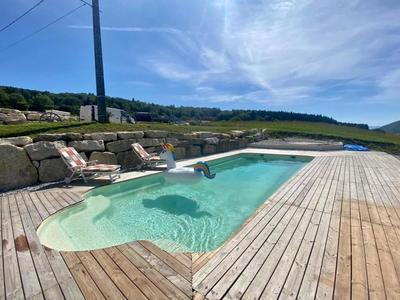 Maison - 240 m² - 6 pièces