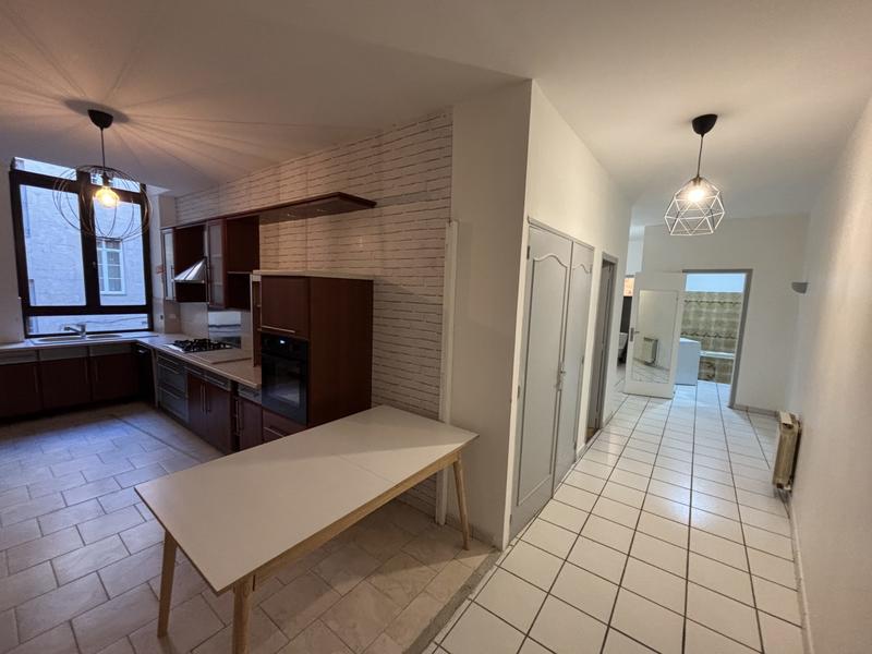 Appartement - 120 m² - 1 pièce