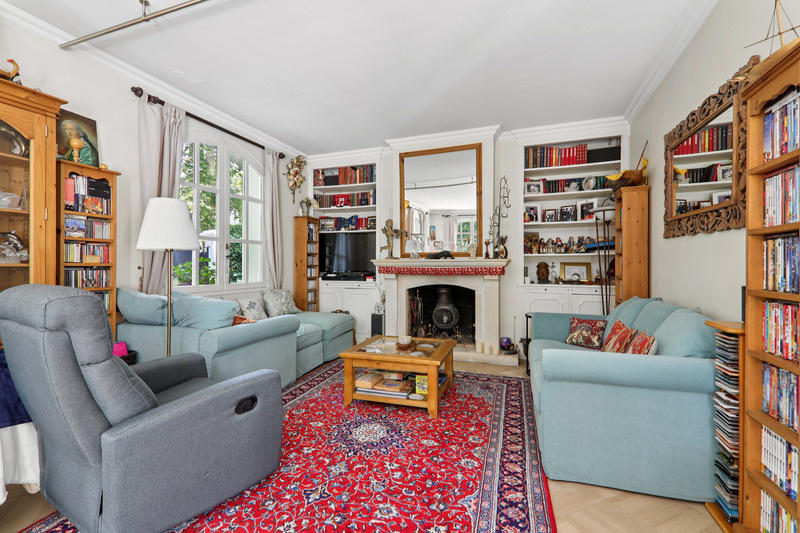 Maison - 275 m² - 15 pièces