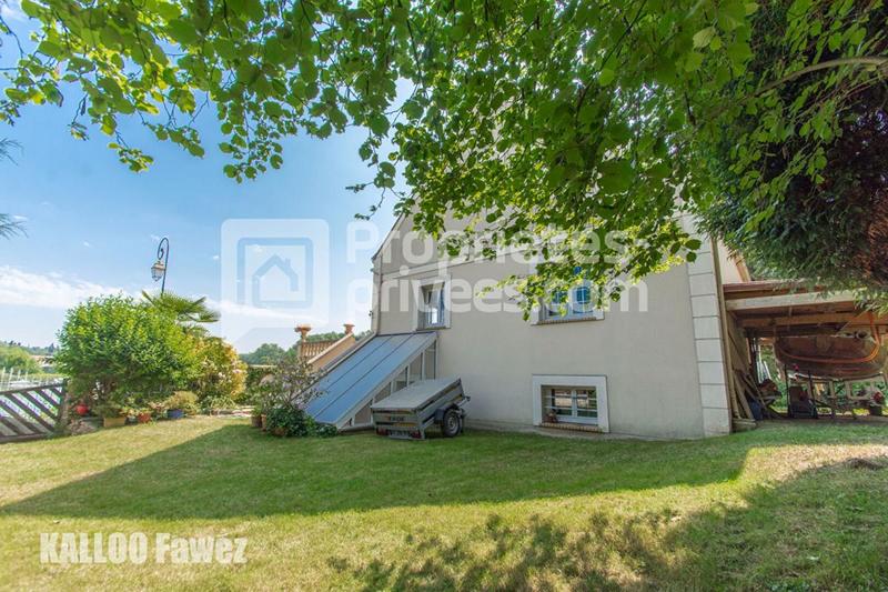 Maison - 222 m² - 8 pièces