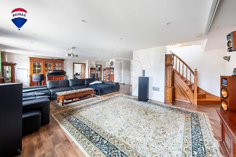 Maison - 306 m² - 6 pièces