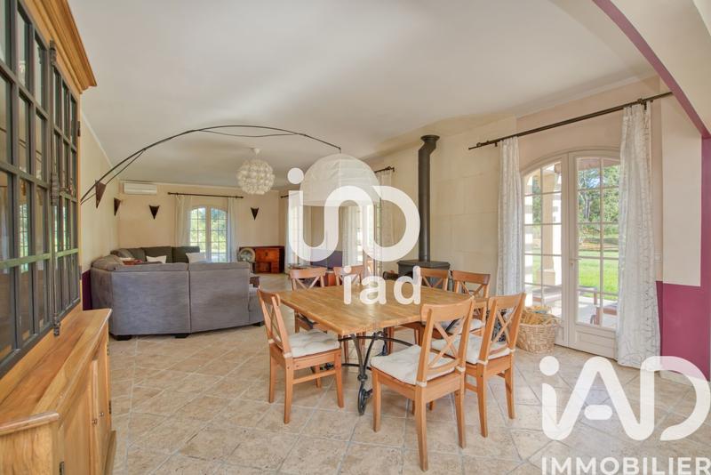 Maison - 250 m² - 6 pièces