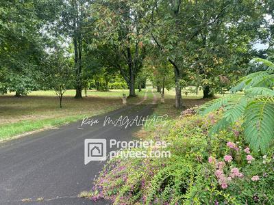 Maison - 225 m² - 8 pièces