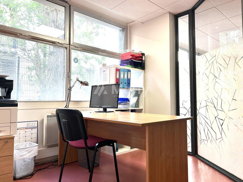 Bureau - 87 m² - 6 pièces