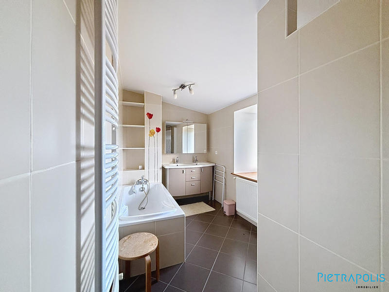 Maison - 198 m² - 8 pièces