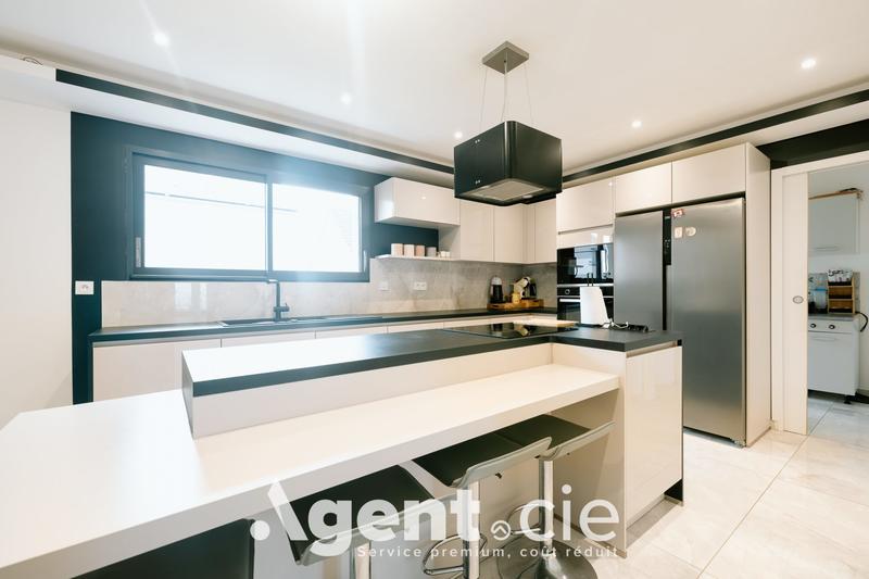 Maison traditionnelle - 150 m² - 7 pièces