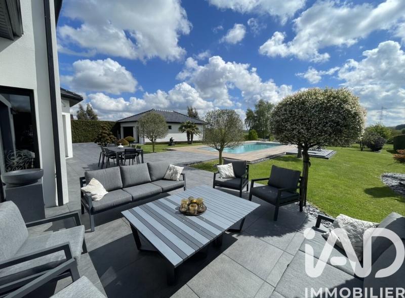 Maison - 285 m² - 9 pièces