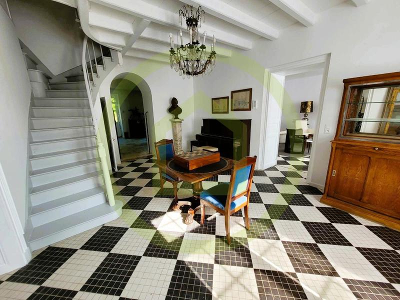 Maison - 380 m² - 9 pièces