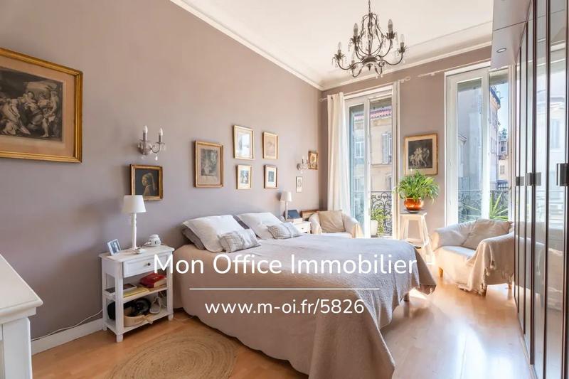 Appartement - 125 m² - 5 pièces