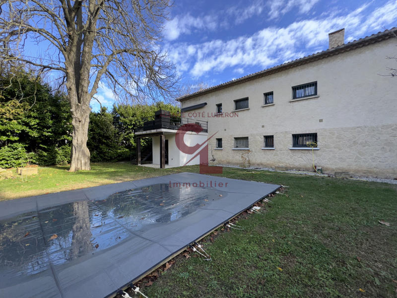 Maison - 328 m² - 9 pièces