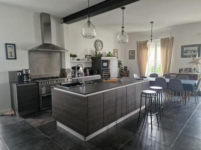 Maison - 140 m² - 5 pièces