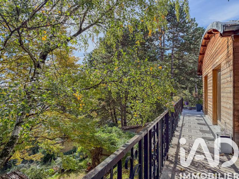 Maison - 213 m² - 8 pièces