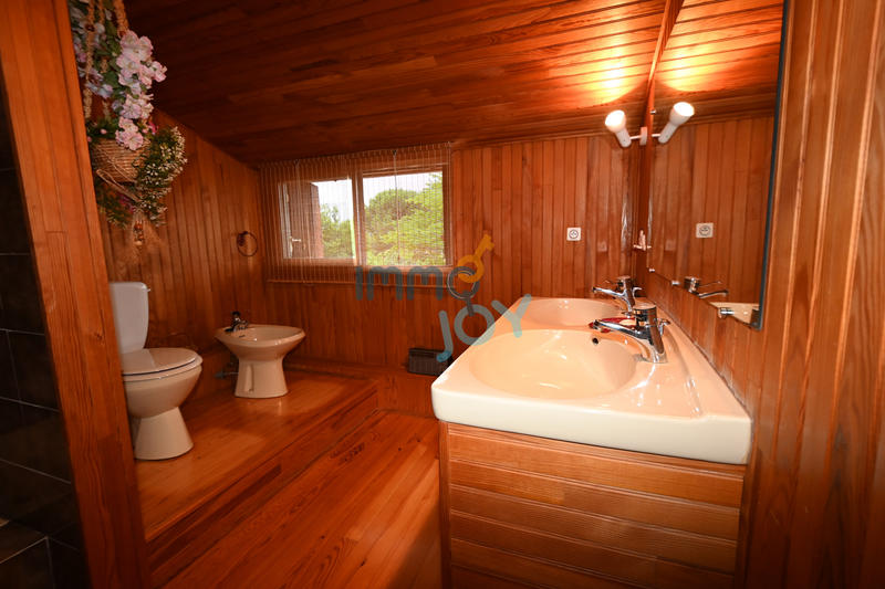 Maison - 245 m² - 7 pièces