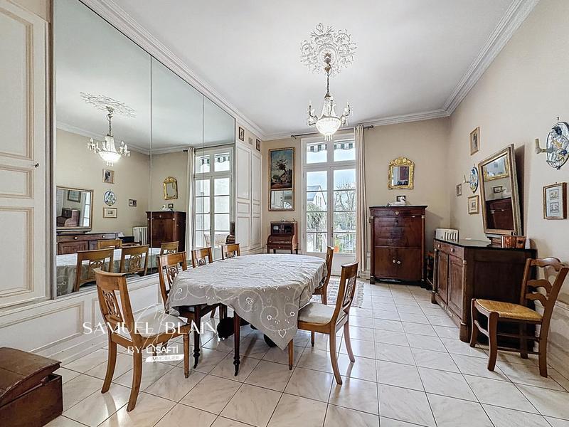 Maison - 200 m² - 9 pièces