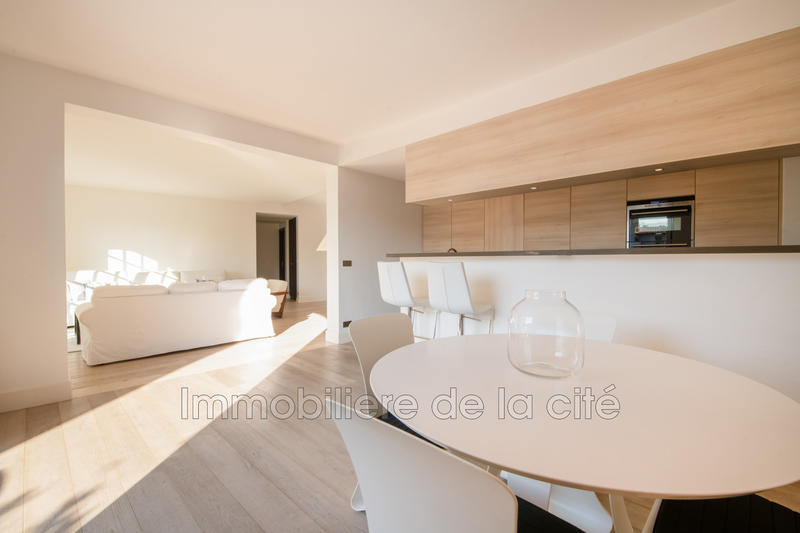 Maison - 210 m² - 7 pièces