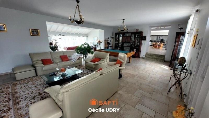 Maison - 415 m² - 12 pièces