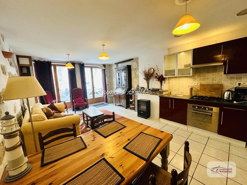 Maison de village - 214 m² - 9 pièces