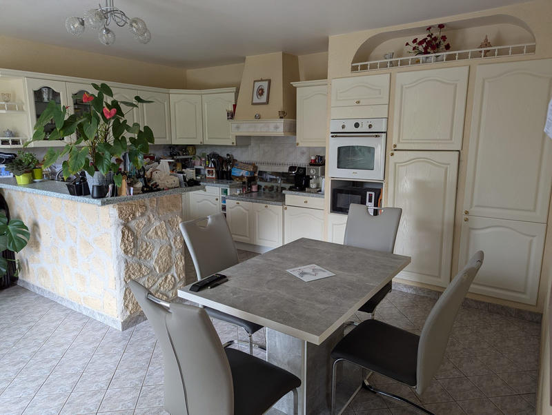 Maison - 234 m² - 8 pièces