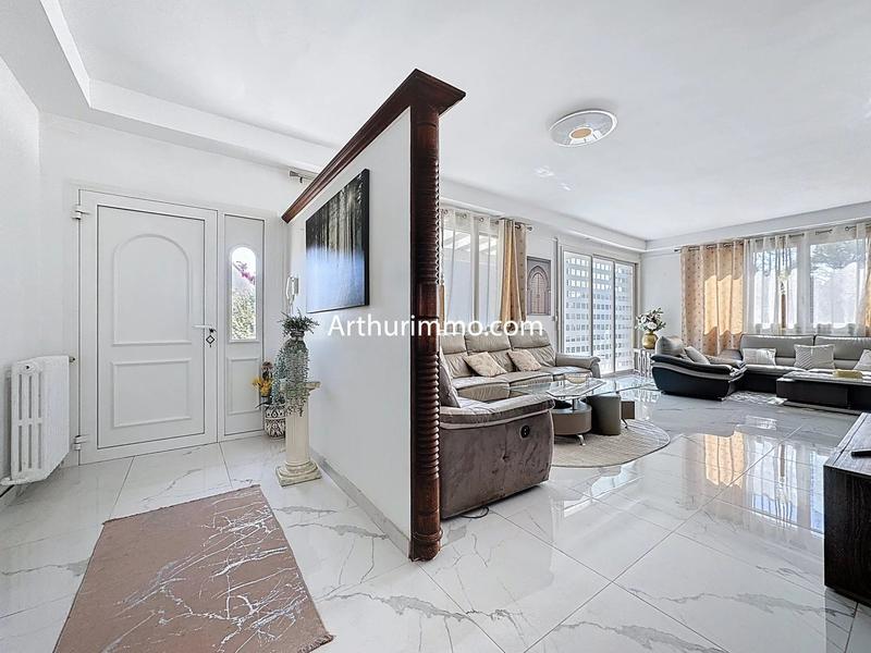 Maison - 220 m² - 10 pièces