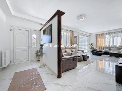 Maison - 220 m² - 10 pièces