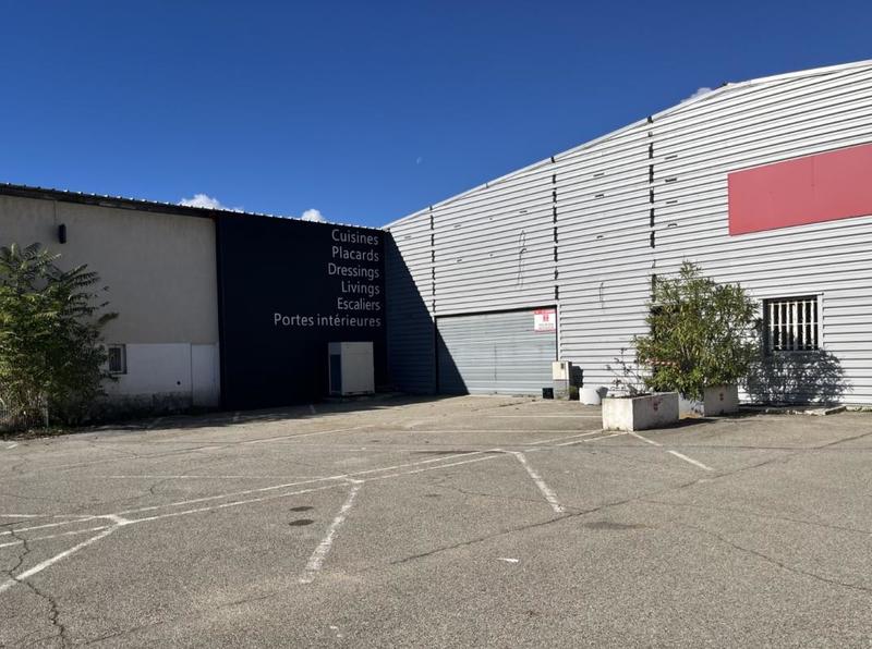 Local commercial - 517 m² - 2 pièces